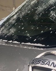 Capô de veículo durante a lavagem