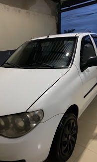 Volante e bancos de couro após a limpeza interna